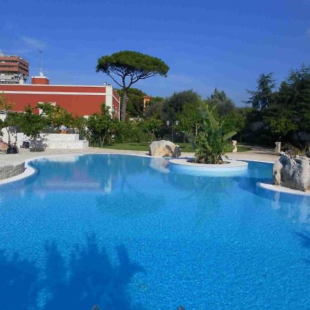 Executive L'Orangerie Bb Hotel Бари Екстериор снимка